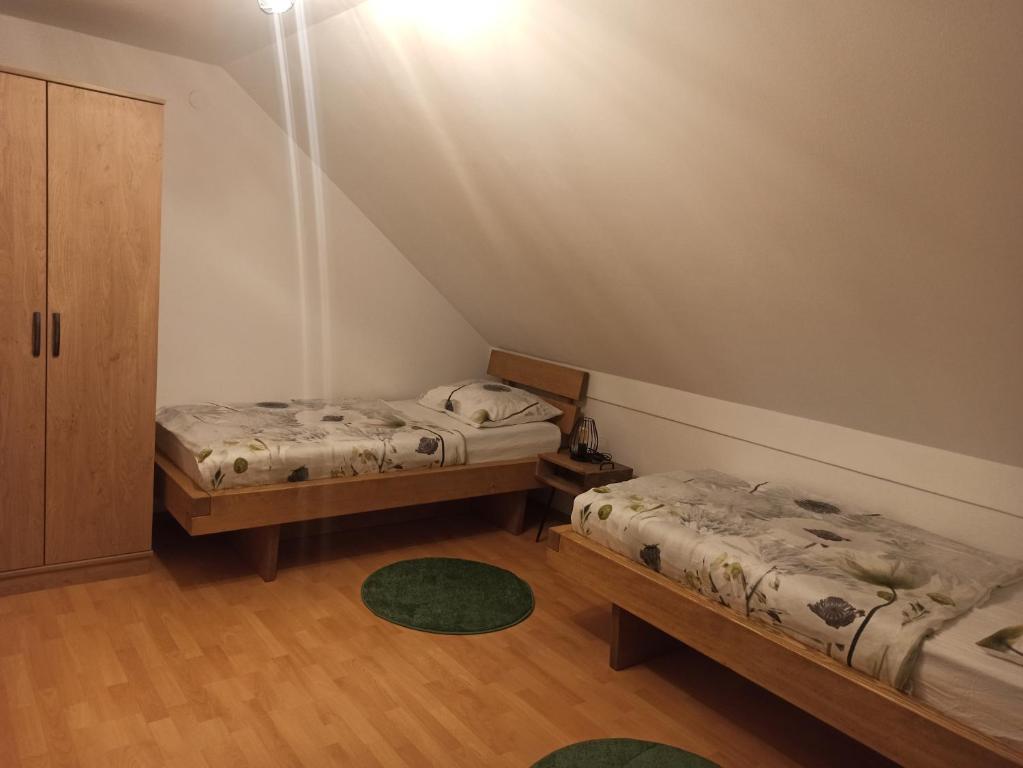 Postel nebo postele na pokoji v ubytování Apartments Skok