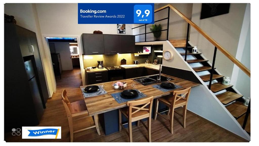 een kleine keuken met een tafel en een trap bij Key for Kiato House-Modern Loft design in Kiáton
