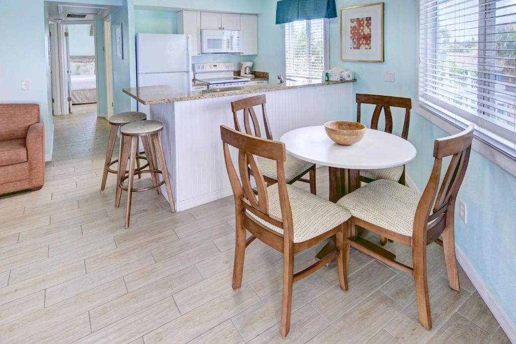 New Smyrna Waves MOD Collection by Sonesta photo