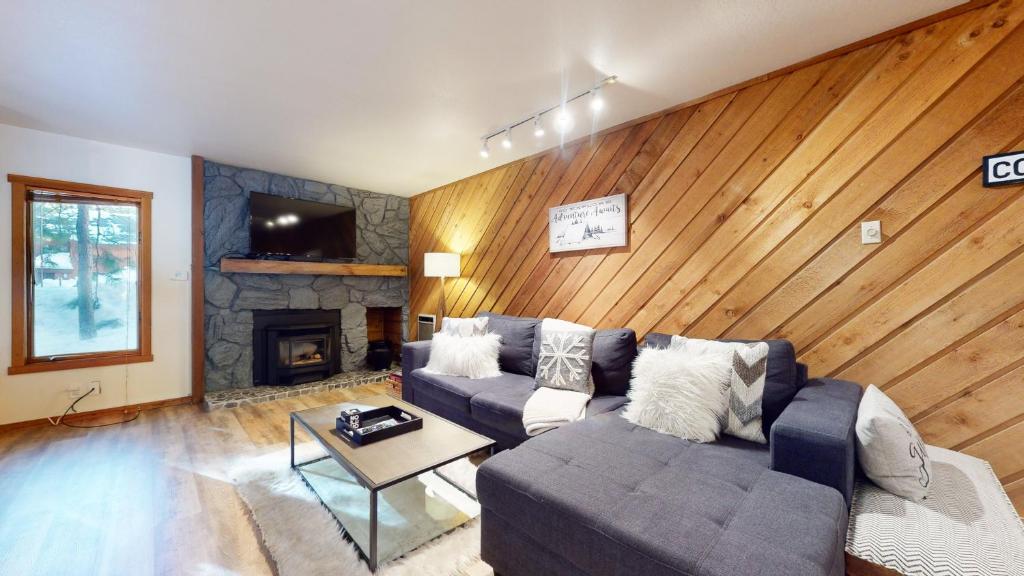 Snowcreek I 11 condo, Mammoth Lakes (updated prices 2024)