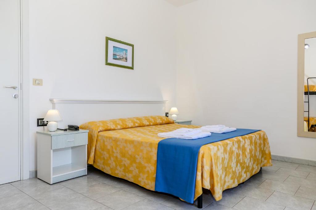 Postel nebo postele na pokoji v ubytování Hotel Luna Lido