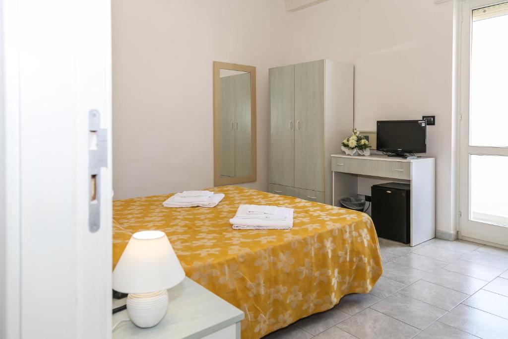 Postel nebo postele na pokoji v ubytování Hotel Luna Lido