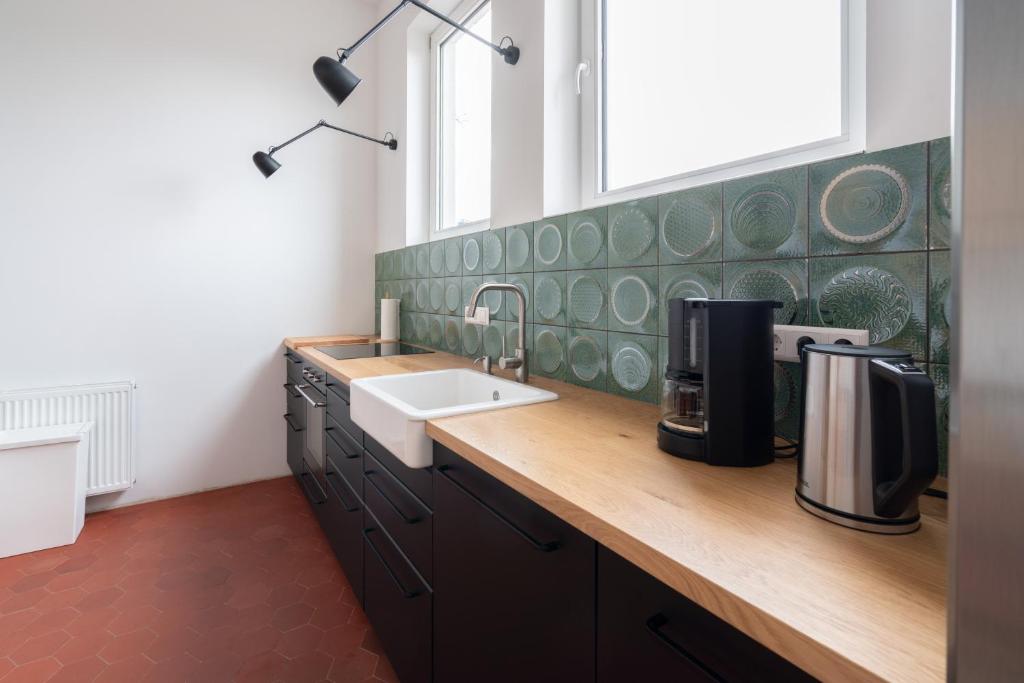 a kitchen with a counter with a sink and a window at 80 Quadratmeter Komfortzone in Braunlage
