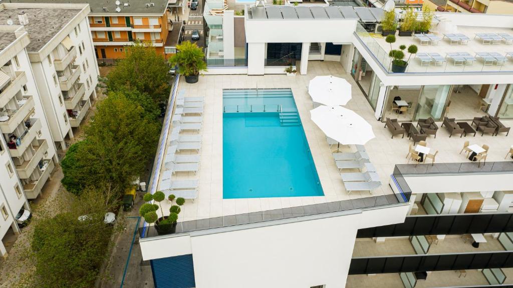 Bazén v ubytování HOTEL VENICE BEACH HVB 34 Lifestyle 4 Superior nebo v jeho okolí
