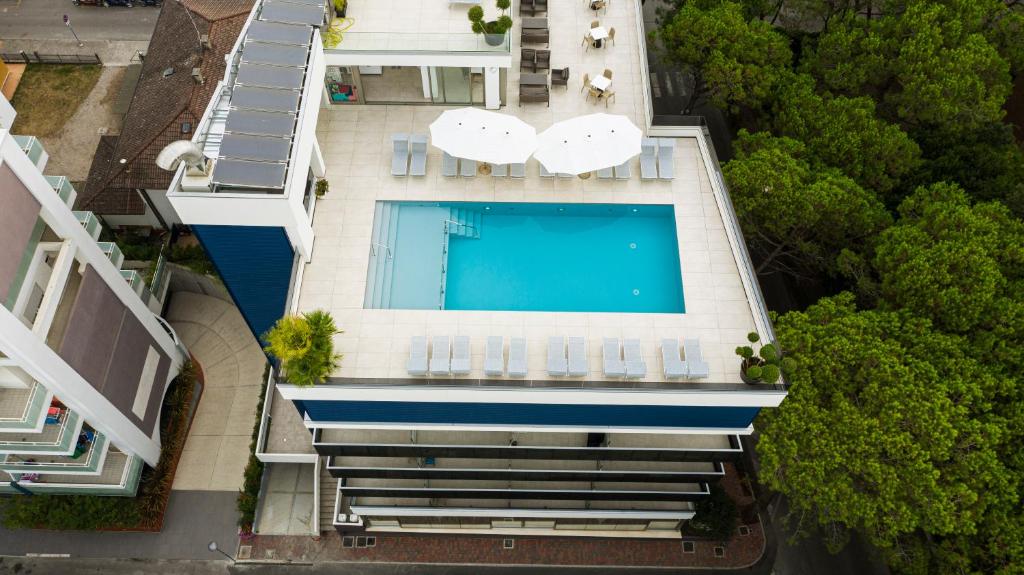 Bazén v ubytování HOTEL VENICE BEACH HVB 34 Lifestyle 4 Superior nebo v jeho okolí