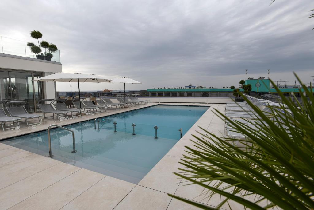 Bazén v ubytování HOTEL VENICE BEACH HVB 34 Lifestyle 4 Superior nebo v jeho okolí
