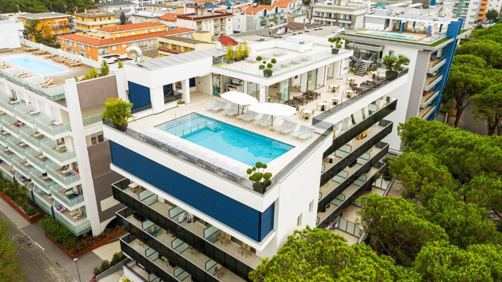 Bazén v ubytování HOTEL VENICE BEACH HVB 34 Lifestyle 4 Superior nebo v jeho okolí
