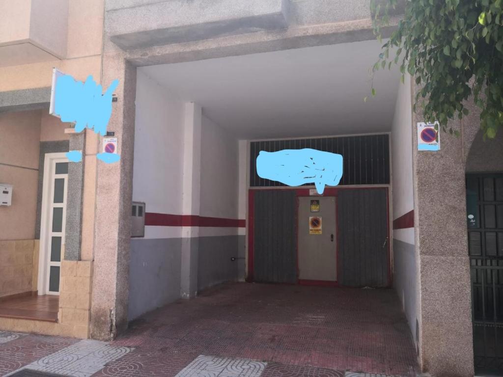 Exteriér nebo vchod ubytování Centro Roquetas 5 minutos de la playa en Coche Garaje solo si esta disponible