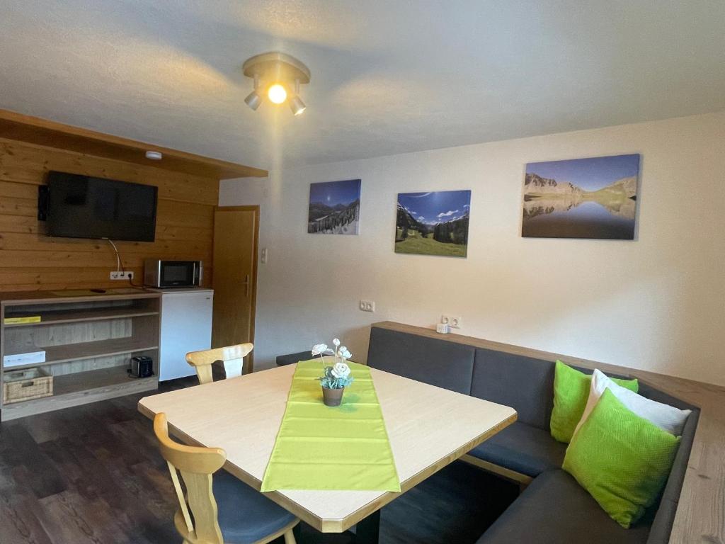 Kuchyň nebo kuchyňský kout v ubytování Ferienwohnungen Haus Bergflora