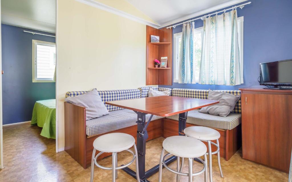 Camping Alberg Municipal Tivissa - Casa Móvil (4 Adultos)