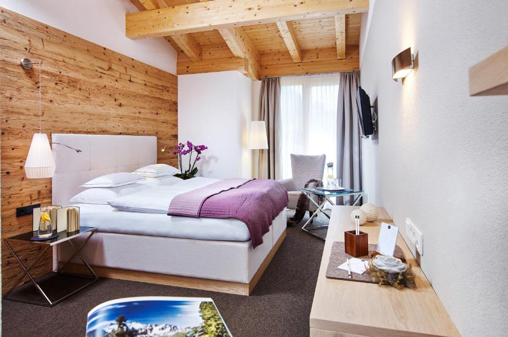Postel nebo postele na pokoji v ubytování Hotel Weisses Lamm