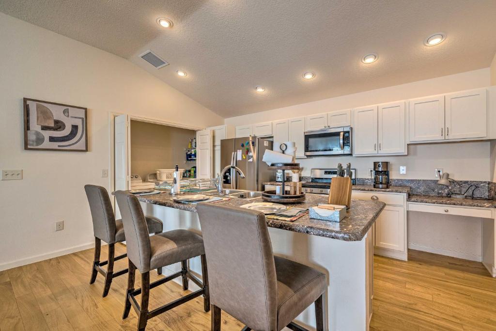 Η κουζίνα ή μικρή κουζίνα στο Golfers Paradise - The Villages in Wildwood!