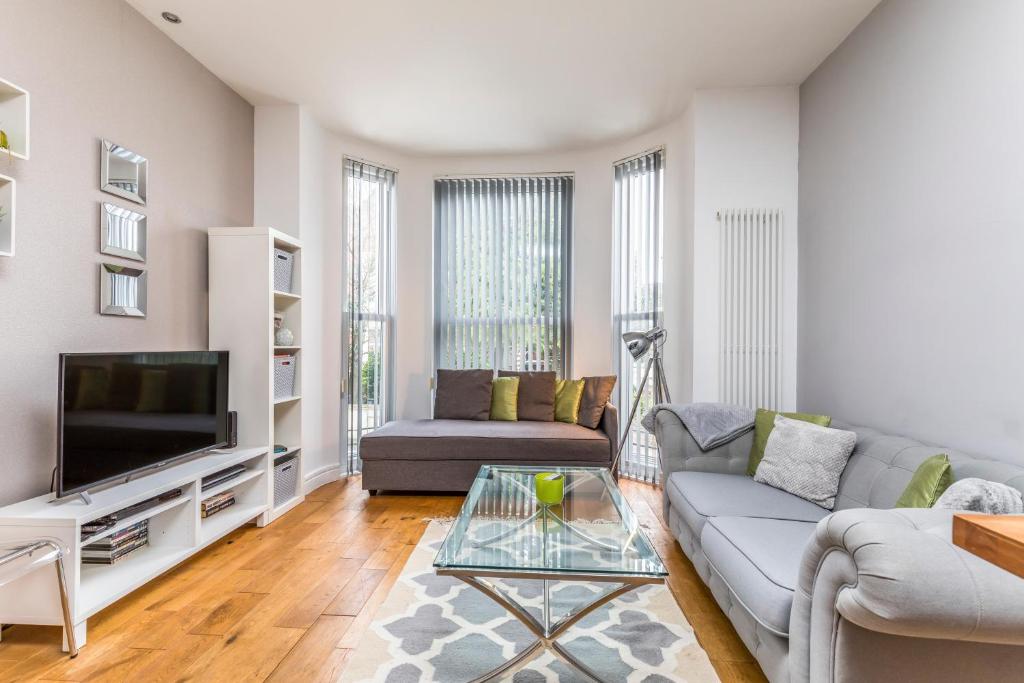 Villa By The Beach - Housity