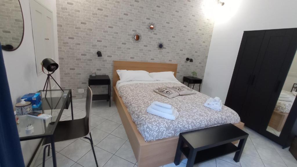 Łóżko lub łóżka w pokoju w obiekcie Casa Barocco Catania