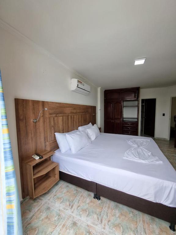 Postel nebo postele na pokoji v ubytování Zahira Hotel Melgar