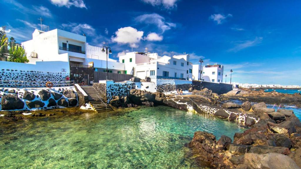 El Muellito Ocean View - Two-Bedroom Apartment