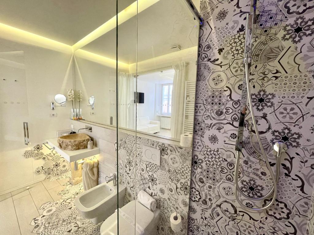 Kúpeľňa v ubytovaní Mariarosa Suites