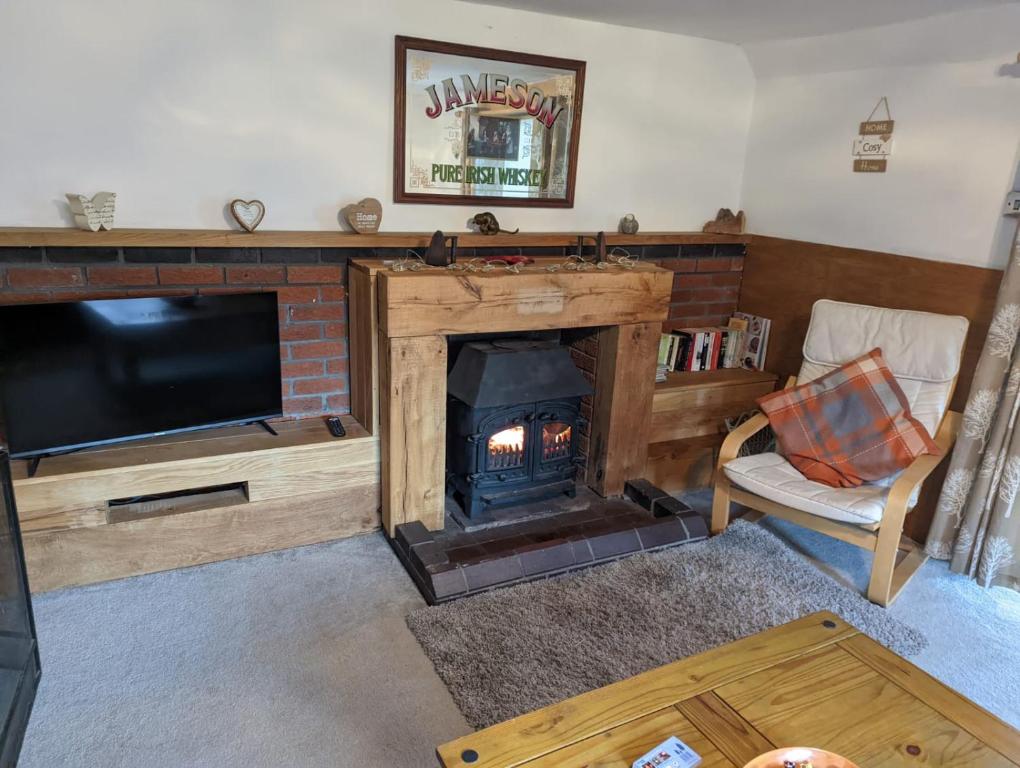 Beautiful rural cottage with secure garden - Three-Bedroom House