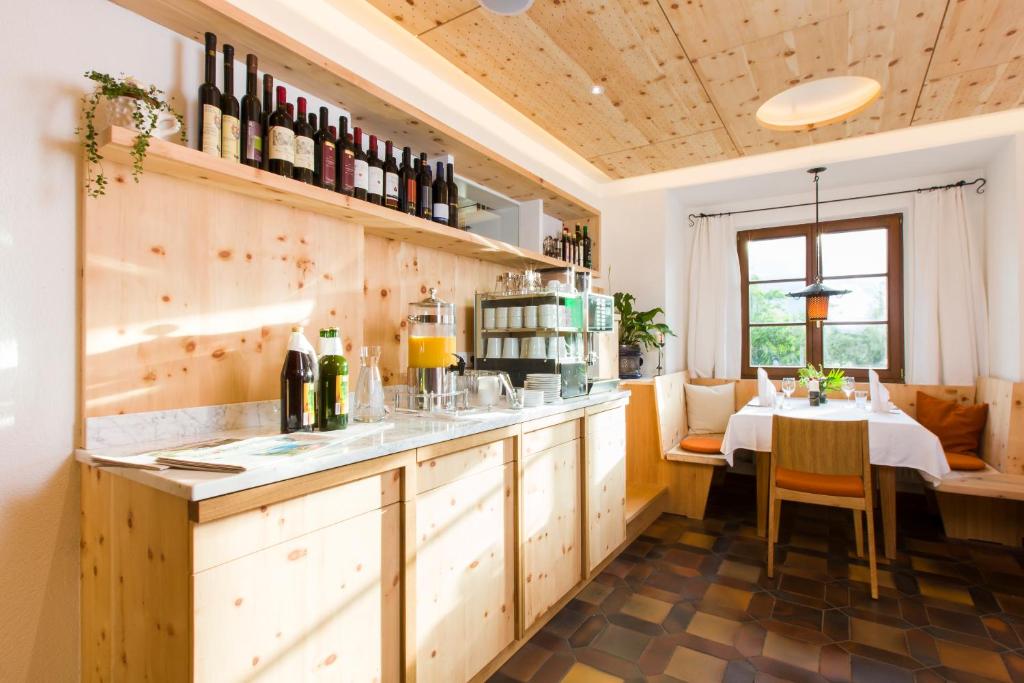 Nápoje v ubytování Hotel Gasthof Handl