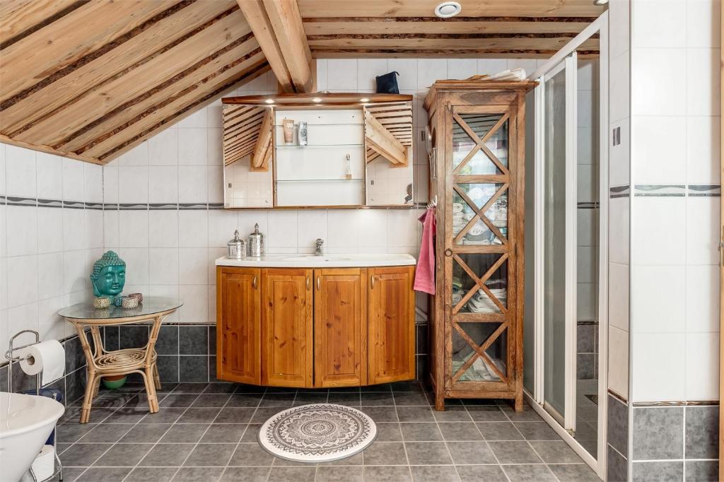 Koupelna v ubytování Luxurious Log House - Gränsfors 354