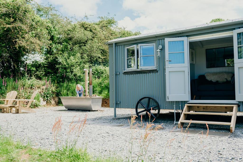 Zahrada ubytování Blatchford Briar - Award Winning Private Shephards Huts with their own Secluded Hot Tubs