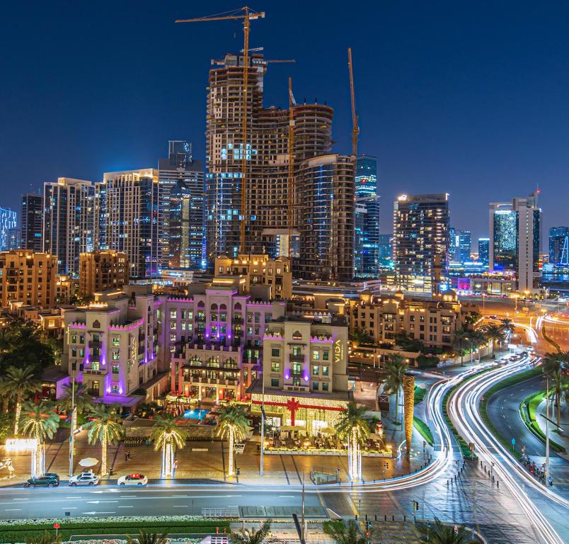 Nespecifikovaný výhled na destinaci Dubaj nebo výhled na město při pohledu z apartmánu