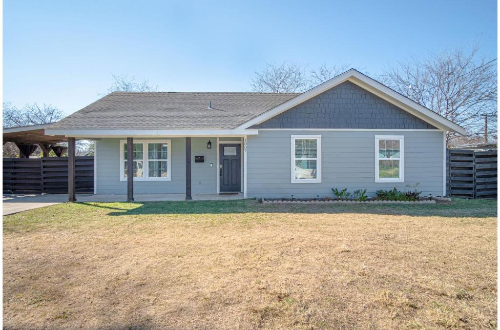 Lovely 3 BR Home Only 9 Minutes from Downtown