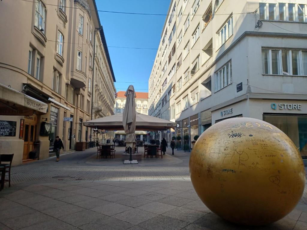 Budova, v ktorej sa apartmán nachádza