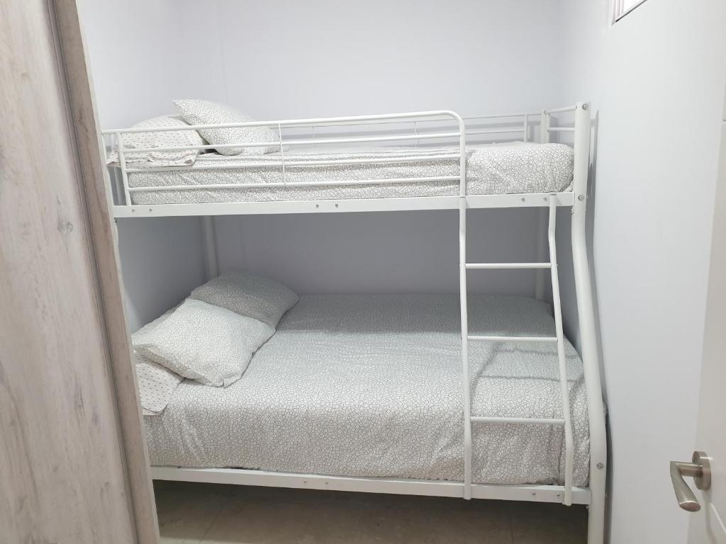 Zdjęcie z galerii obiektu Apartamento en la orilla de Calahonda REFORMADO w mieście Sitio de Calahonda