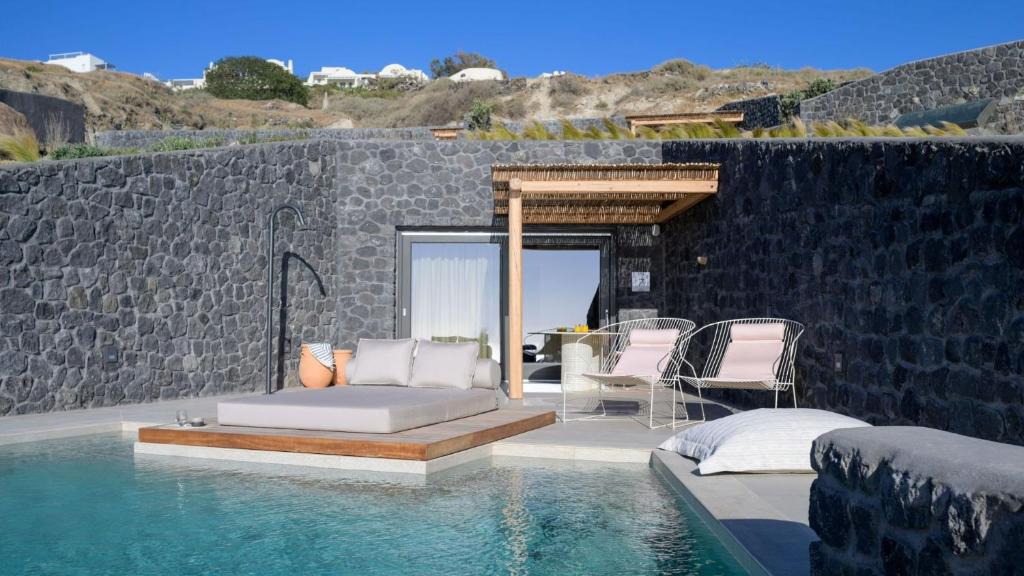 Bazén v ubytování Lithi Luxury Retreat nebo v jeho okolí