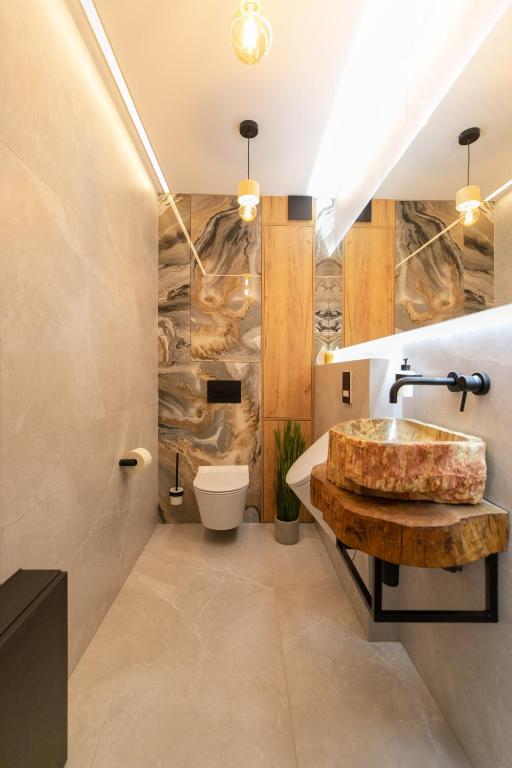 Kúpeľňa v ubytovaní Luksusowy Apartament Enklawa pod Skrzycznem z sauną i bilardem - Dream Apart