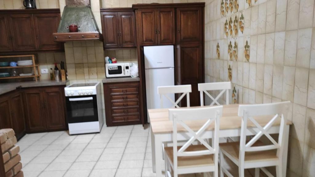 Kuchyň nebo kuchyňský kout v ubytování Casa rural el Burro