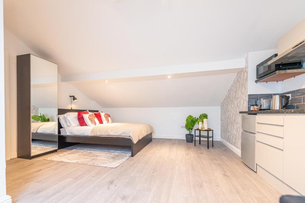 The Blossoms Studio Apartments - Studio Apartment