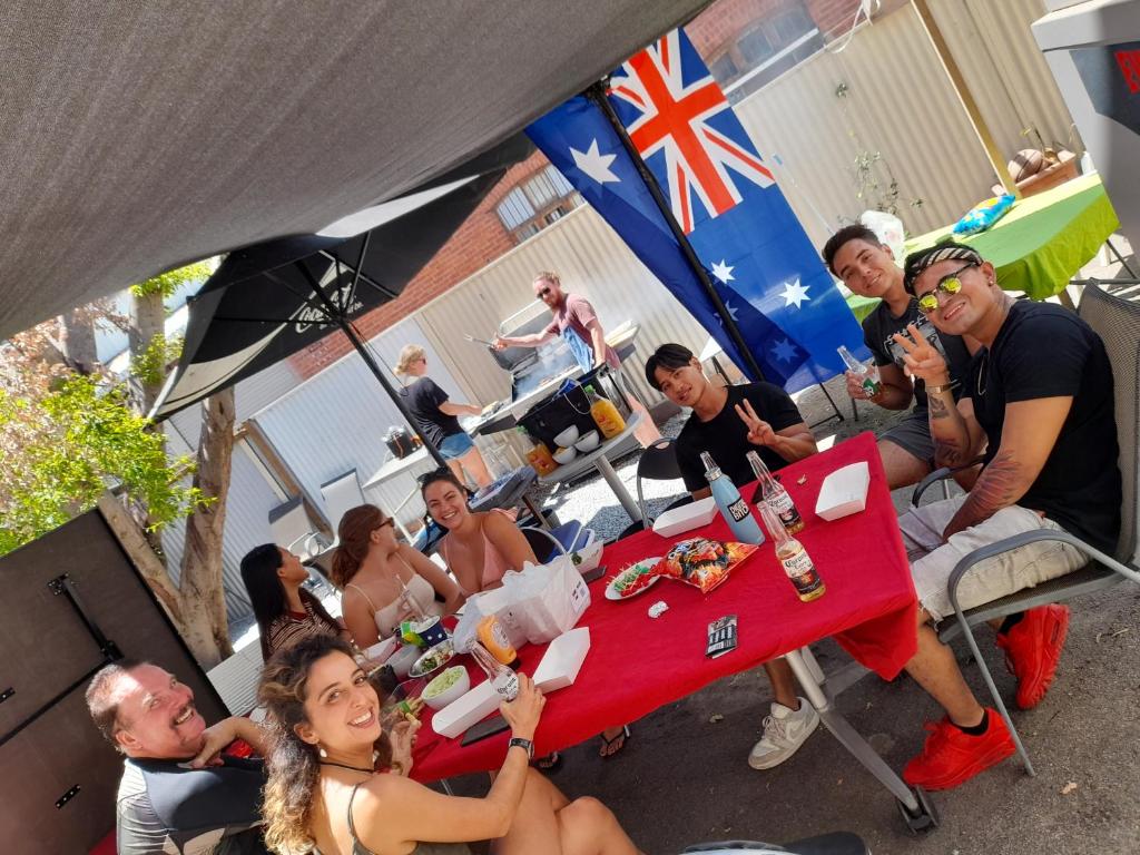 Hosté ubytování Ozi Inn Backpackers - Perth -Valid Passport Required