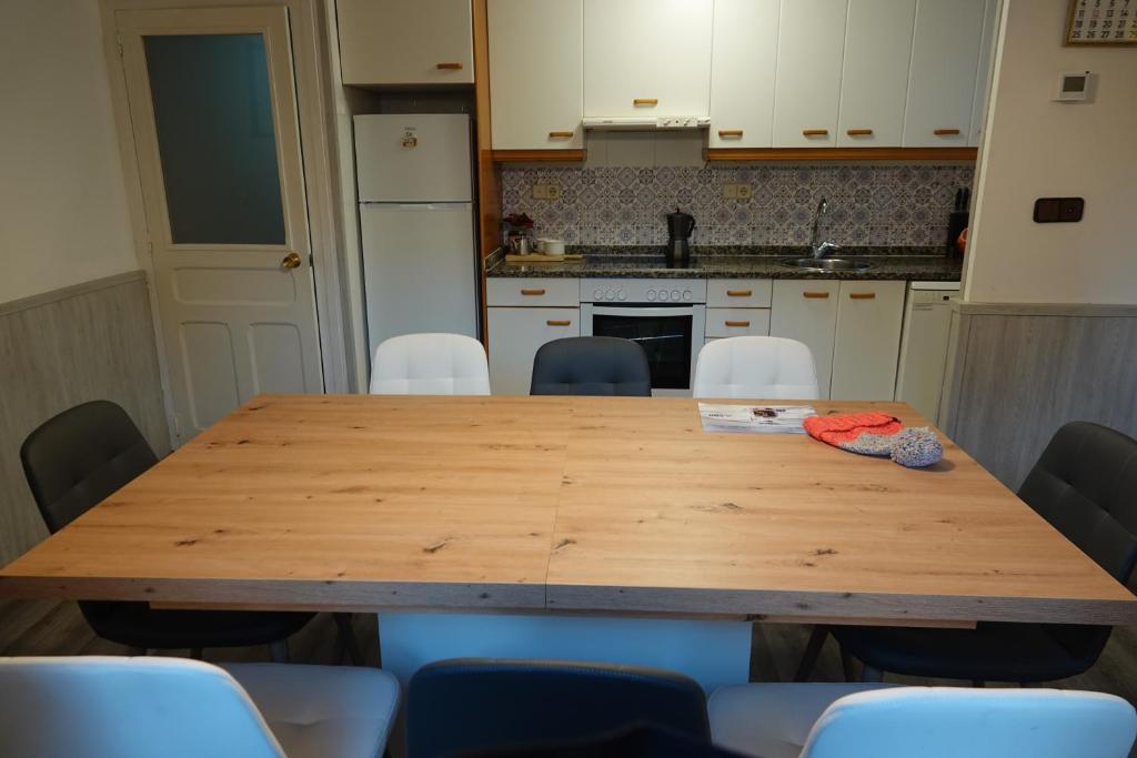 Kuchyň nebo kuchyňský kout v ubytování Cirjuana, casa en el centro con agradable jardín y barbacoa BY PIRINEOS 360