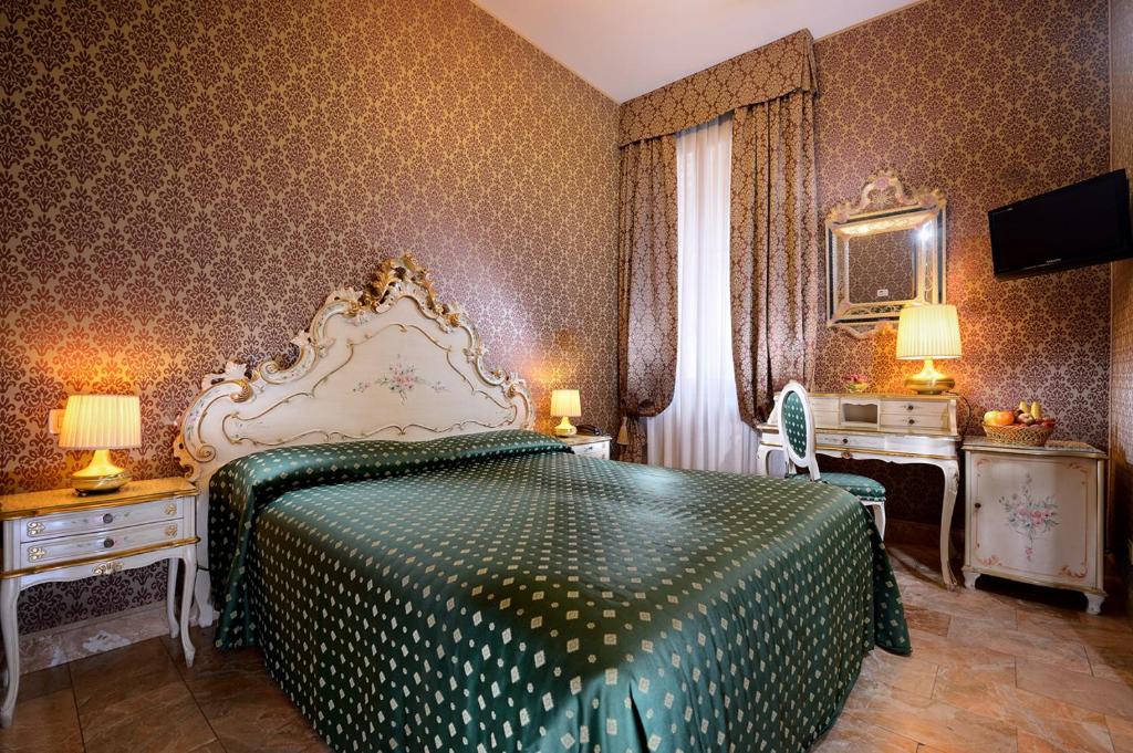 Postel nebo postele na pokoji v ubytování Hotel Canaletto