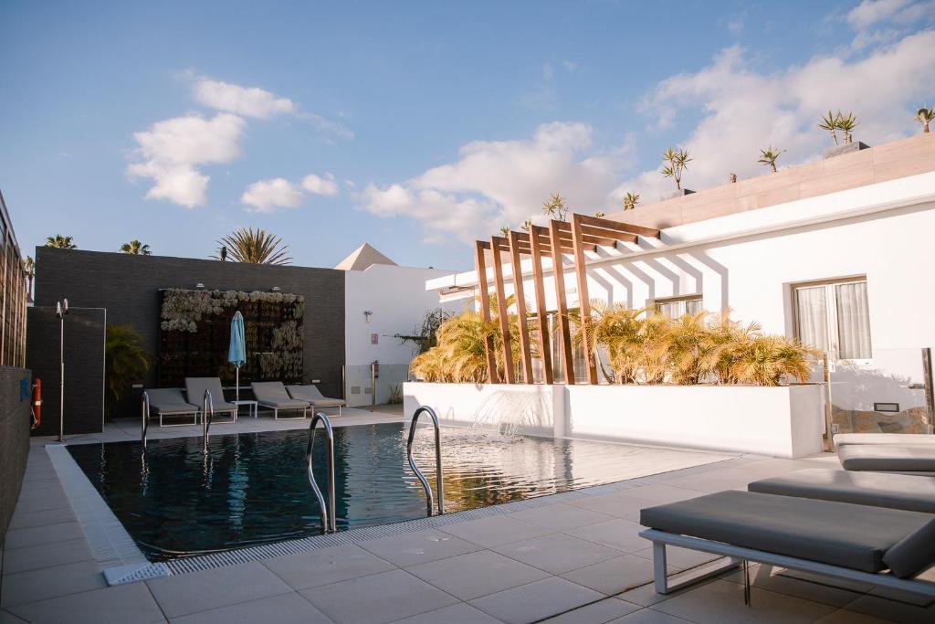 Bazén v ubytování Silvi Villas by TAM Resorts nebo v jeho okolí