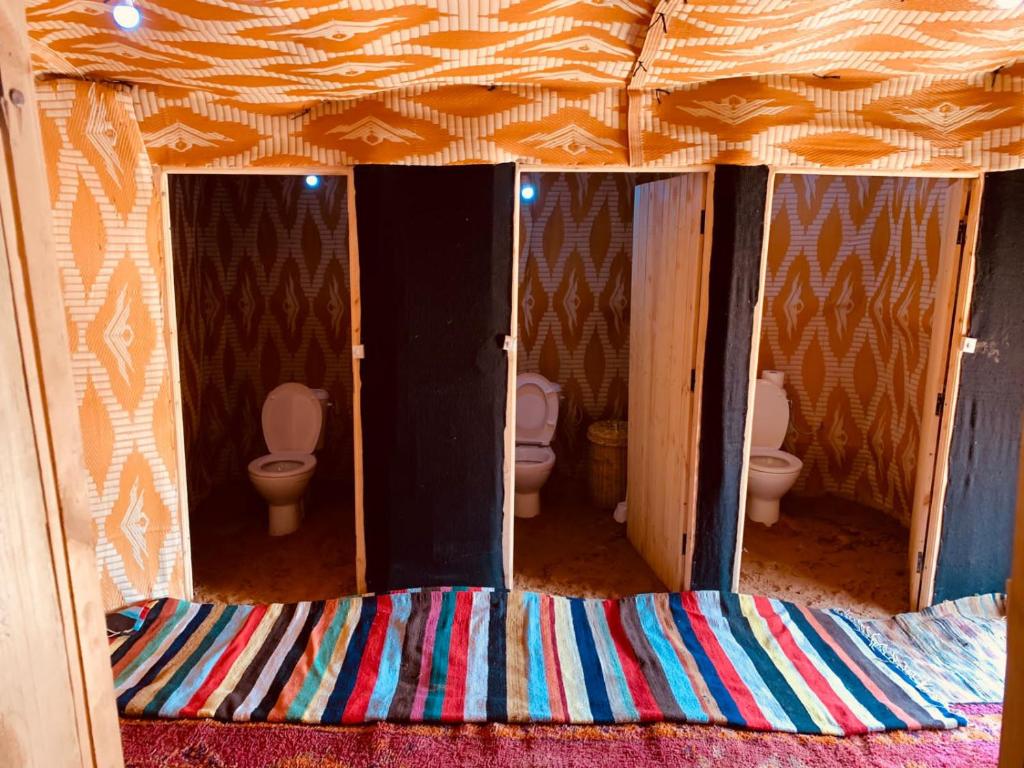 Ένα ή περισσότερα κρεβάτια σε δωμάτιο στο Travel Oasis Merzouga Camp