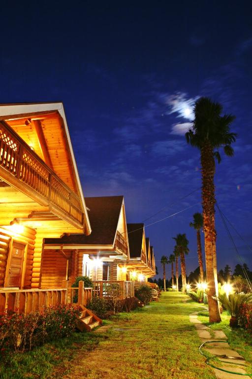 Jungmun Log Pension & Resort - Two-Bedroom Villa (6 Adults)