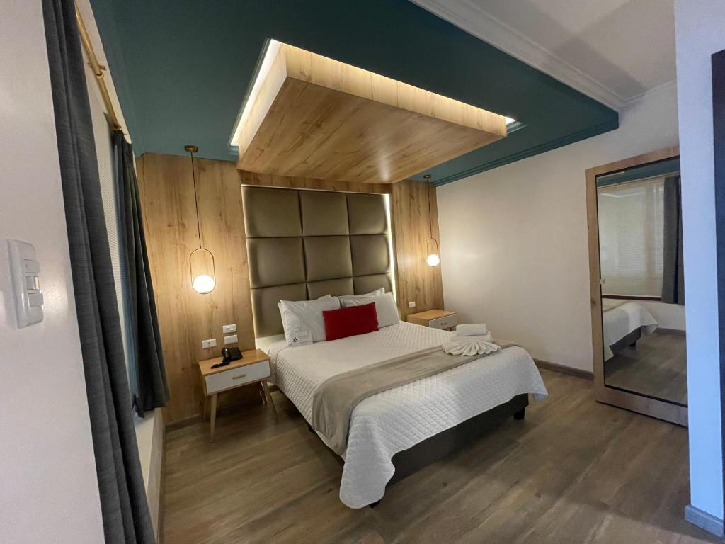 Postel nebo postele na pokoji v ubytování Hotel Shalom