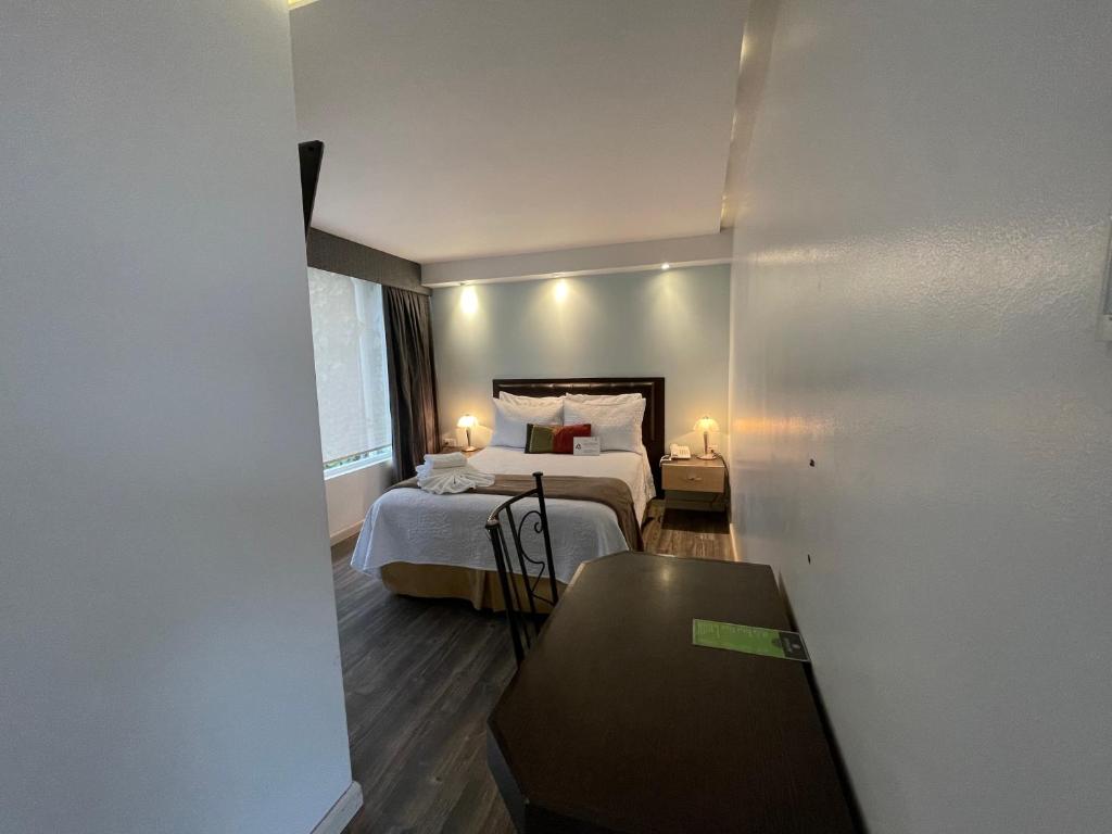 Postel nebo postele na pokoji v ubytování Hotel Shalom