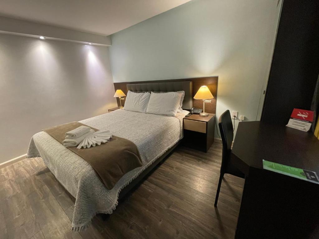Postel nebo postele na pokoji v ubytování Hotel Shalom