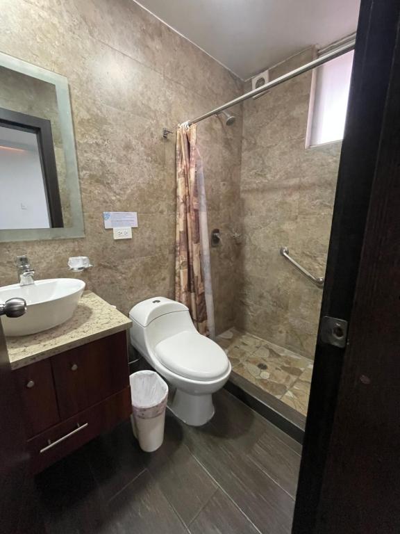 Koupelna v ubytování Hotel Shalom