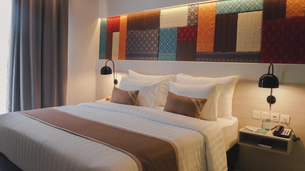 Postel nebo postele na pokoji v ubytování Patra Dumai Hotel