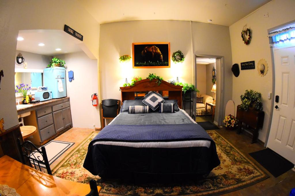 Postel nebo postele na pokoji v ubytování Salmon River Inn