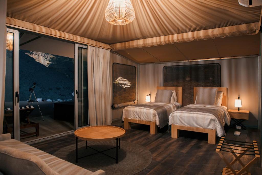 Ένα ή περισσότερα κρεβάτια σε δωμάτιο στο Moon Retreat by Sharjah Collection
