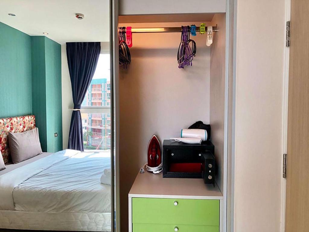 Postel nebo postele na pokoji v ubytování Grande Carribean condo sea view&park view Comfortable 1 bedroom apartment for 3 person with washing machine , kitchen and all utensils for the cooking