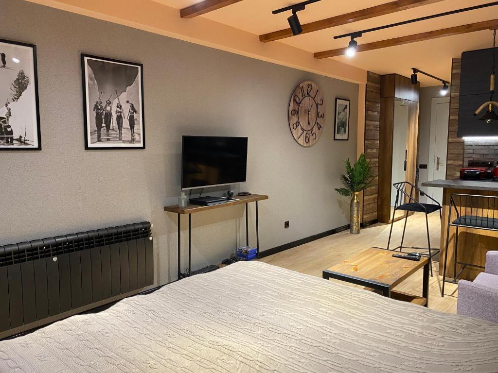 TV a/nebo společenská místnost v ubytování Atrium Apt. 403