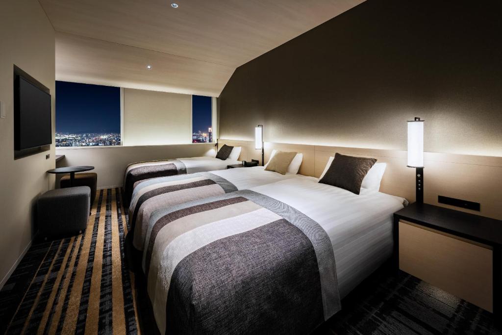 Postel nebo postele na pokoji v ubytování Hotel Hankyu RESPIRE OSAKA