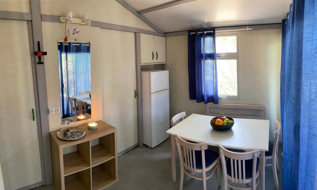Kuchyň nebo kuchyňský kout v ubytování Relais des Brison